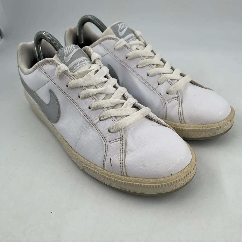 Nike Women’s Court Majestic White Grey Lace Up Low Top Running Shoes - Size 10